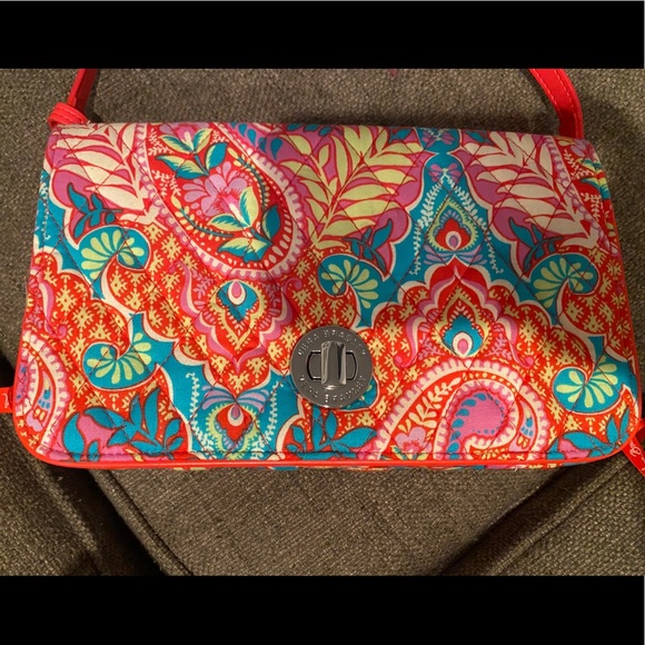 Vera Bradley Handbags - Vera Bradley crossbody